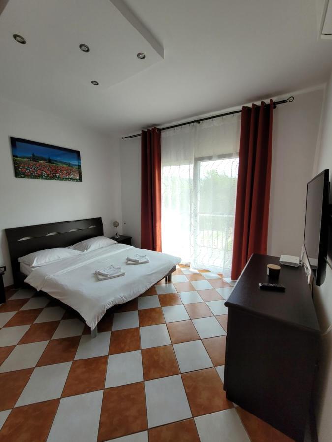 Casa Patryk Hotel Orşova Exterior foto